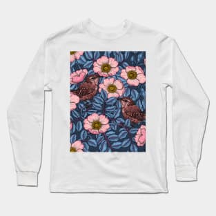 Wrens in the roses on navy Long Sleeve T-Shirt